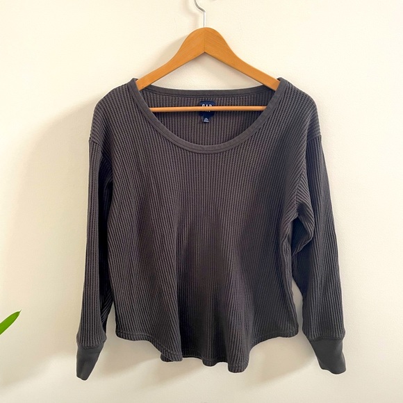 Waffle knit scoop neck grey Gap shirt.  Size Petite Small. - Picture 1 of 3